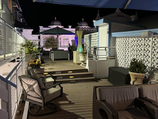 Rooftop patio with views overlooking Duval Street. Great for cold snack consumption and people watching