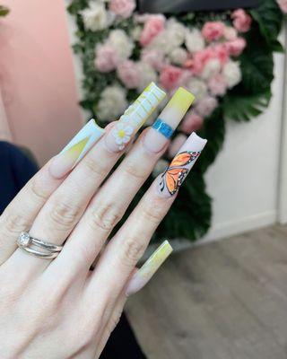 Creative Nails & Spa