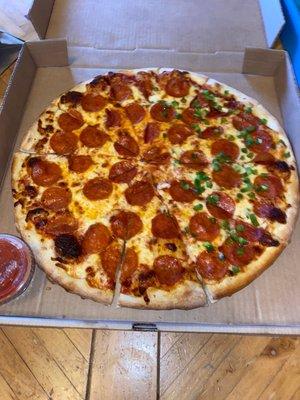 Pepperoni and green peppers pizza