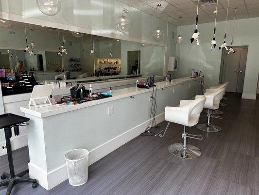 h2blow the blowdry + makeup bar