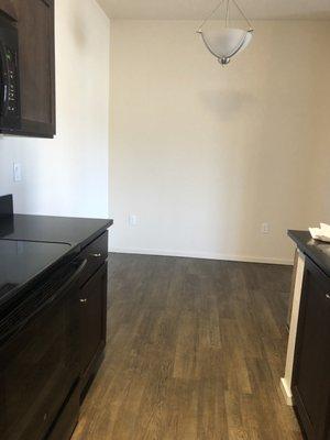 Clean kitchen/dining room