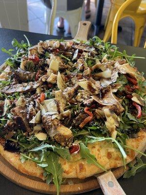 Arugula Round Pizza + grilled chicken