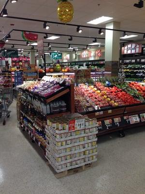 Clean store nice vegetables