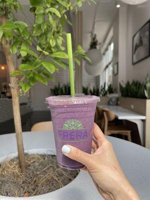 Blueberry Bee smoothie -- absolute love! Immediately feel the Vitamin C, radiance boost when drinking because they use real fruits only.