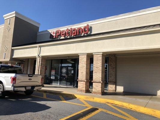 Petland storefront.