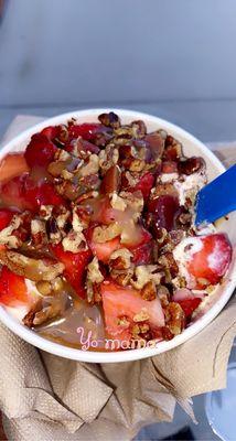 Strawberry shortcake frozen yogurt with strawberry pecan and caramel toppings