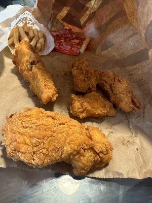 REALLY??? This is the 5piece hand breaded? Y'all are shady..