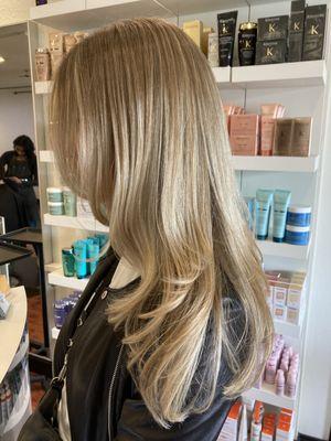 Balayage-style highlights for an easy grow out.  IG:  @shearblue