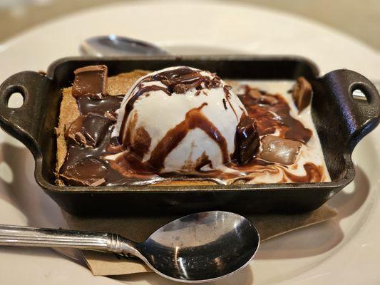 Skillet cookie sundae (not on the menu but you can order it!)