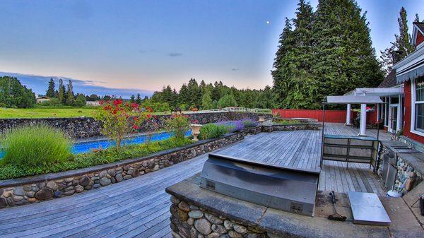 Outdoor Kitchen