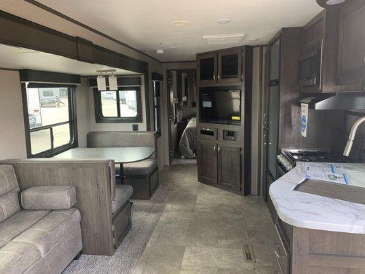 Inside Jayco 2020 Jayflight 28RLS