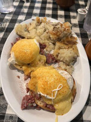 Hash eggs Benedict