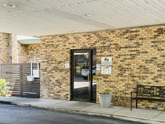 River Oaks Animal Hospital