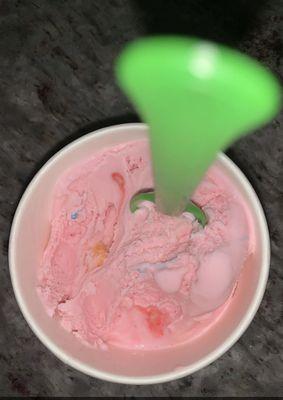 Small bubble gum ice cream.