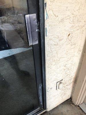 Damage to exterior sliding door. Looks like a previous break-in. Apparently this is ok to move into?