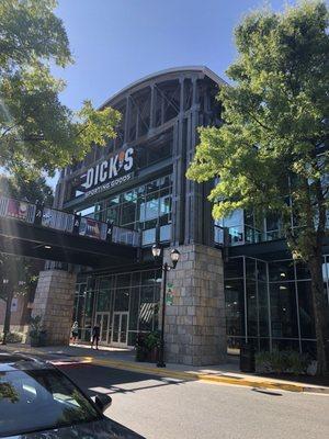 DICK'S Sporting Goods