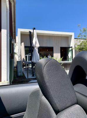 Barefoot Coffee Roasters had their sliding glass doors completely open.