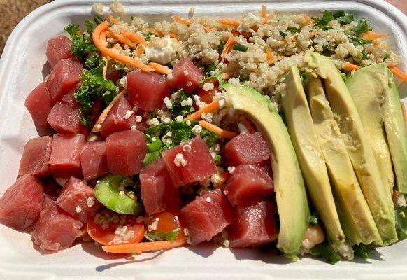 Ahi tuna, quinoa, kale, avocado, carrot, green pepper.