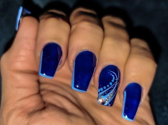 Gel nails, outline effect, elegant winter look