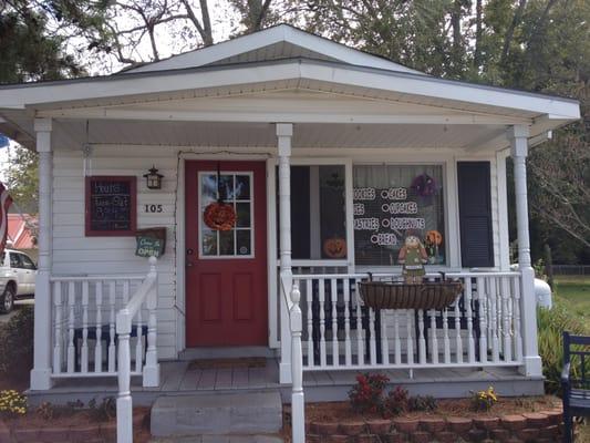 The front of Side Street Bakery