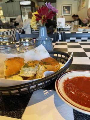 Garlic bread with dipping sauce