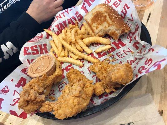 Chicken fingers, fries, toast and cane sauce!