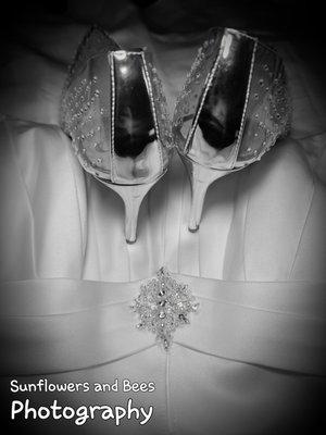 Details in wedding photography, this makes for a perfect album w perfect memories.