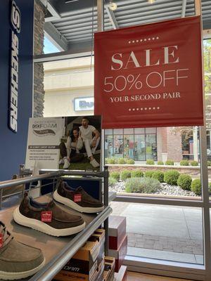 SKECHERS Factory Outlet