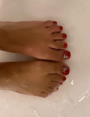 Deluxe pedicure with basic flower design