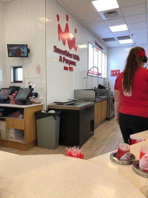 Smoothie King - healthy way to have smoothies ! Clean ! Fast ! Friendly peeps!!