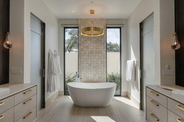 Master Bathroom with Large Format Porcelain Tile & Natural Stone 3D Installation