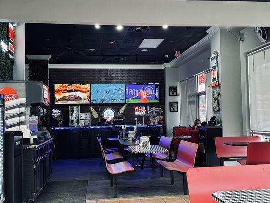 Bar to enjoy a cold one and your favorite sports