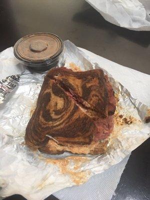 Pastramindy Ruben sandwich