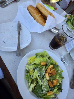 Cesar salad and bread