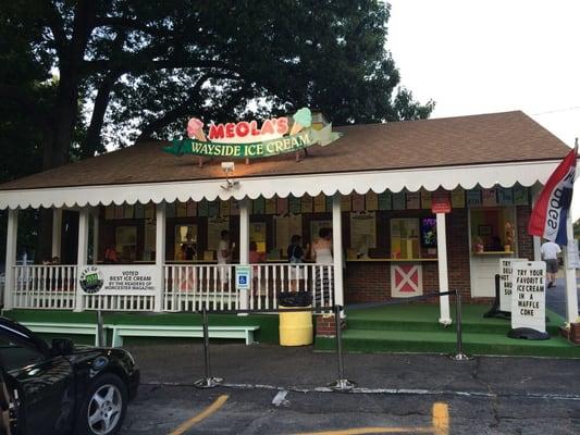 Meolas ice cream stand