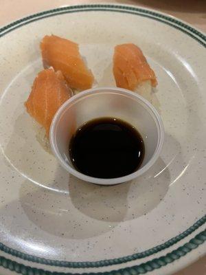 salmon nigiri