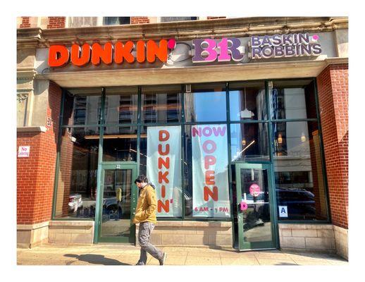 Quick Breakfast @ Dunkin' 622 W Wisconsin Ave, Milwaukee, WI . America Run on Dunkin' .Cool.