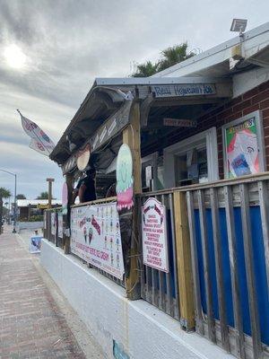 The outside of the ice cream shop