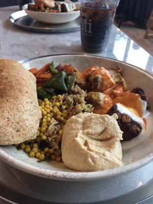 Rice plate with chicken and falafel