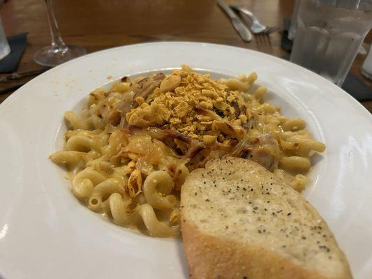 Smoked Gouda Green Chili Mac with Chicken