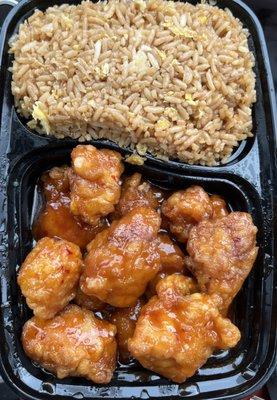 Combination platter. General tso's chicken. Lunch. $9.95. No soup. Extra rice.  Mmmmmmm