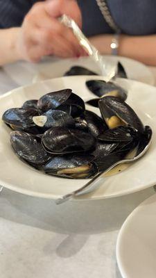 Mussels Luciano (White Sauce)