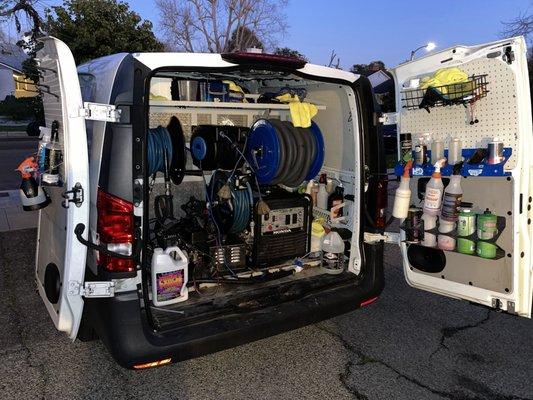 Andre's van seems to have every possible machine & fluid needed to do a great detail.