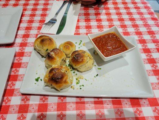 Garlic knots