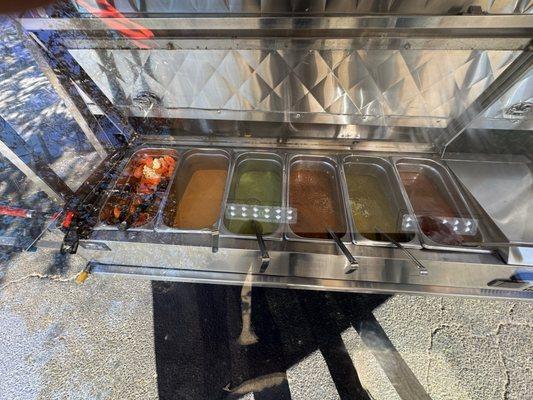 Sauces under glass