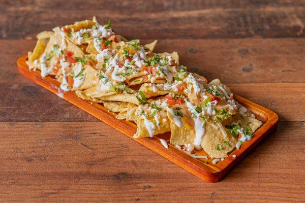 Nachos

Crisp tortilla chips layered with a blend of shredded Jack cheese and creamy queso cheese sauce, topped with fresh Pico de Gallo