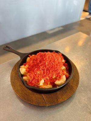 hot cheetos truffle mac