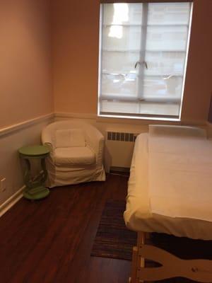 Clean, quiet and comfy treatment room! (Delightful smells of eucalyptus)