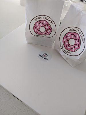 1 dozen donut box, cinnamon roll in bag, plus freebie bag of mini glazed donuts.