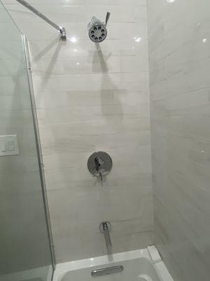 Thermostatic shower system